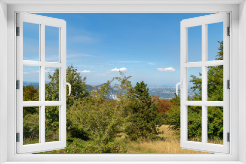 Fototapeta Naklejka Na Ścianę Okno 3D - Vista dal sentiero 109AG da Poggio San Romualdo a Castelletta nelle Marche