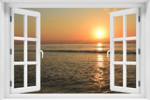 Fototapeta Naklejka Na Ścianę Okno 3D - Golden reflection of sunset on the shore of a calm ocean