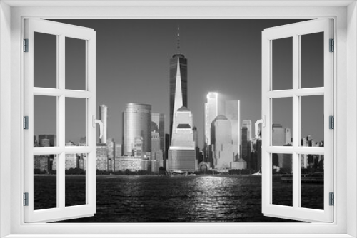 Fototapeta Naklejka Na Ścianę Okno 3D - Black and white photo of Manhattan at sunset, New York City, USA.
