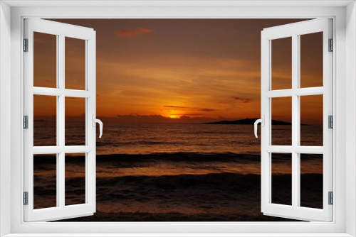 Fototapeta Naklejka Na Ścianę Okno 3D - Sunrise at the beach