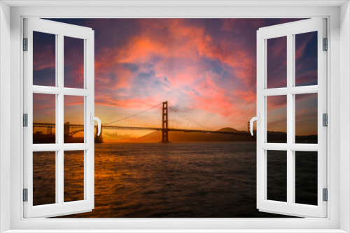Fototapeta Naklejka Na Ścianę Okno 3D - Gorgeous orange sunset with pink clouds over the Golden Gate in San Francisco, California. United States