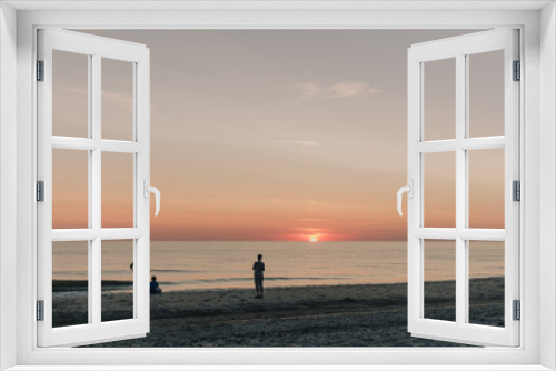 Fototapeta Naklejka Na Ścianę Okno 3D - Die Sonne geht unter am Strand