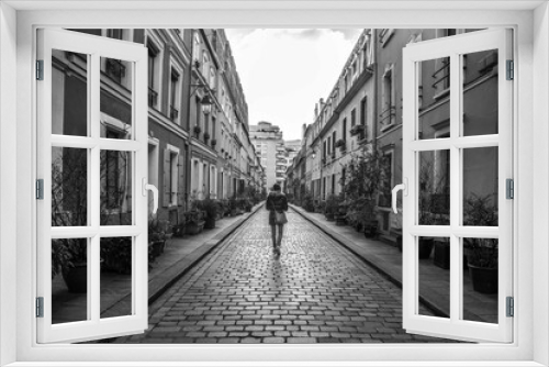 Fototapeta Naklejka Na Ścianę Okno 3D - personne seule dans la rue