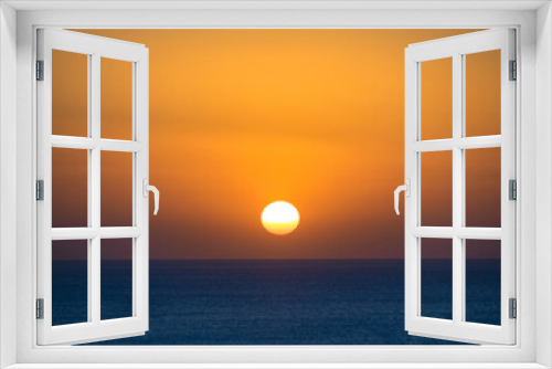 Fototapeta Naklejka Na Ścianę Okno 3D - Orange sun in the sunset sky over the blue sea