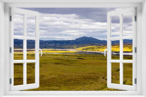 Fototapeta Naklejka Na Ścianę Okno 3D - Island Landschaft Panorama Piste offroad abgelegen Wildnis Vulkane Lava Moos Natur Schotterpiste Hochebene Skaftafell-Nationalpark Fluss Gletscher Berge Weite Ebene karg Sommer Geländewagen Tourismus 