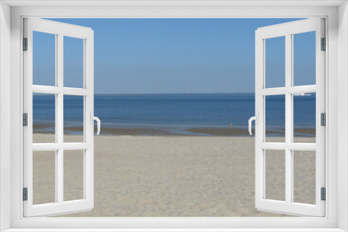 Fototapeta Naklejka Na Ścianę Okno 3D - Strand und blaues Meer