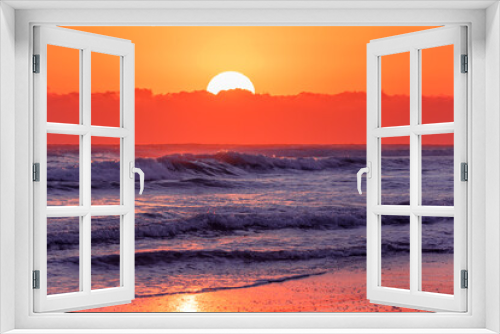 Fototapeta Naklejka Na Ścianę Okno 3D - Sunrise over ocean view from beach. Gold Coast, Australia