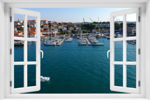 Fototapeta Naklejka Na Ścianę Okno 3D - Aerial view of Trogir harbor and boat sailing