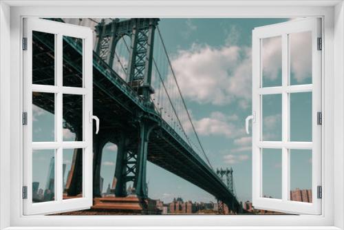 Fototapeta Naklejka Na Ścianę Okno 3D - Typical postcard of the brooklyn bridge. In New York City.