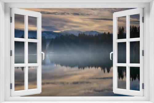 Fototapeta Naklejka Na Ścianę Okno 3D - Sonnenaufgang über Bergsee