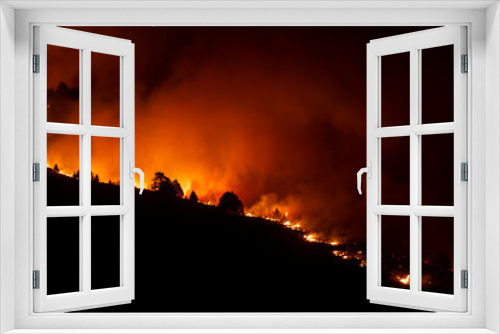 Fototapeta Naklejka Na Ścianę Okno 3D - Oregon wildfire at night