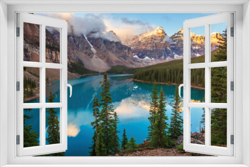 Fototapeta Naklejka Na Ścianę Okno 3D - Sunrise at the Moraine Lake in the Banff National Park of Canada, Alberta