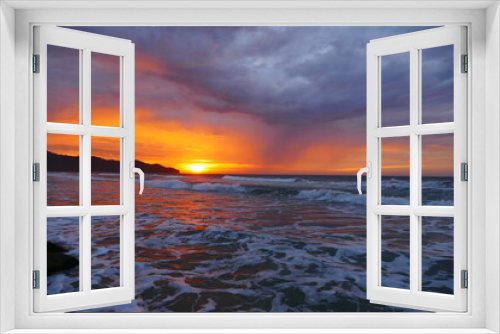 Fototapeta Naklejka Na Ścianę Okno 3D - amazing view of sunrise at sea and in the tropics.