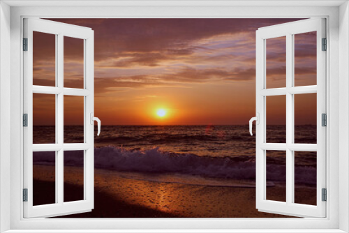 Fototapeta Naklejka Na Ścianę Okno 3D - Beautiful sunset on the beach and sea