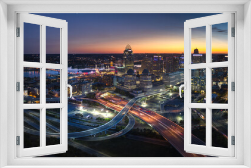 Fototapeta Naklejka Na Ścianę Okno 3D - Cincinnati, Ohio, USA skyline at twilight