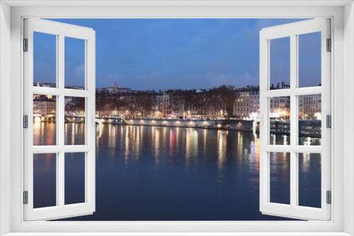 Fototapeta Naklejka Na Ścianę Okno 3D - Le quai Saint Vincent à Lyon la nuit le long de la rivière Saône, ville de Lyon, département du Rhône, France