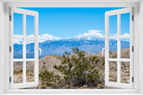 Fototapeta Naklejka Na Ścianę Okno 3D - An overlooking view of nature in Palm Springs, California