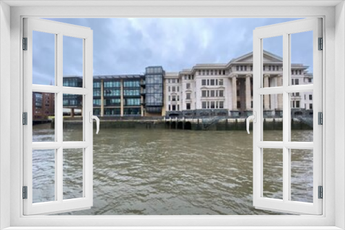 Fototapeta Naklejka Na Ścianę Okno 3D - A view of London from the River Thames