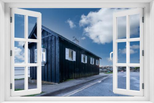 Fototapeta Naklejka Na Ścianę Okno 3D - black wooden hut on Falmouth sea front cornwall England uk 