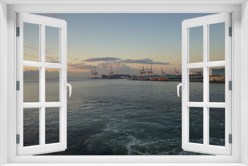 Fototapeta Naklejka Na Ścianę Okno 3D - Panoramic view of Large industrial port cranes at Kobe port, Hyogo, Japan - 兵庫 神戸港付近の工業地帯 日の出と海