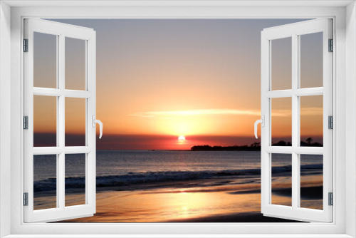 Fototapeta Naklejka Na Ścianę Okno 3D - Sunset view in Malibu Beach