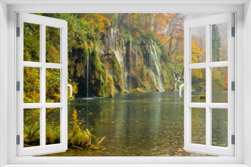 Fototapeta Naklejka Na Ścianę Okno 3D - Nazwy oryginalne: Jeziora Plitvickie Jesień Wodospady w deszczu