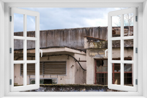 Fototapeta Naklejka Na Ścianę Okno 3D - abandoned factory warehouse with broken windows
