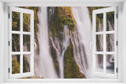 Fototapeta Naklejka Na Ścianę Okno 3D - Scene taken at McArthur-Burney Falls Memorial State Park.