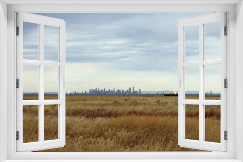 Fototapeta Naklejka Na Ścianę Okno 3D - skyline of Melbourne viewed over grasslands