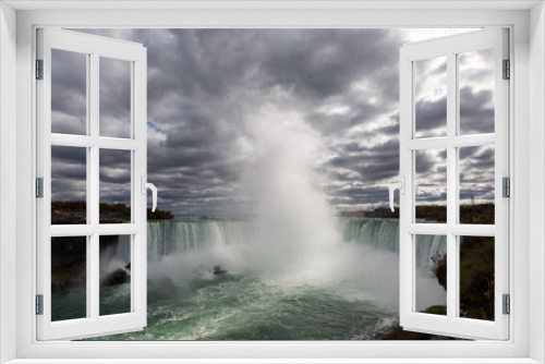Fototapeta Naklejka Na Ścianę Okno 3D - A Glimpse of Light Brightening Up Niagara Falls