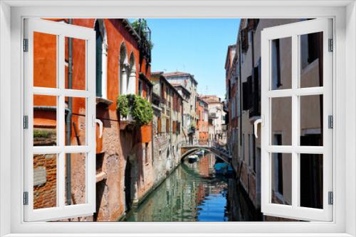 Fototapeta Naklejka Na Ścianę Okno 3D - Narrow canal in Venice