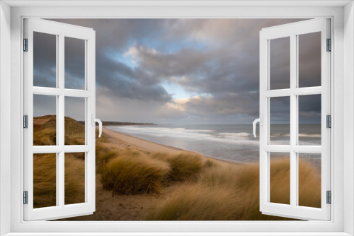 Fototapeta Naklejka Na Ścianę Okno 3D - Winter Walks in Northumberland, Alnmouth Bay Beach