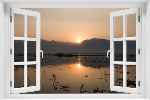 Fototapeta Naklejka Na Ścianę Okno 3D - beautiful sunrise of inle lake in myanmar with sun