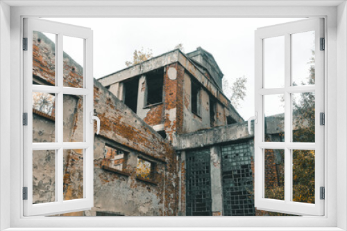 Fototapeta Naklejka Na Ścianę Okno 3D - old abandoned building
