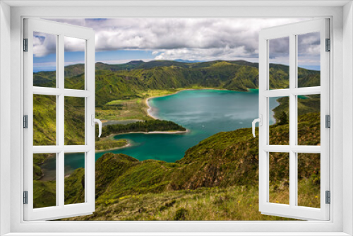 Fototapeta Naklejka Na Ścianę Okno 3D - Der atemberaubende Blick auf den Kratersee Lagoa do Fogo auf der portugiesischen Insel São Miguel