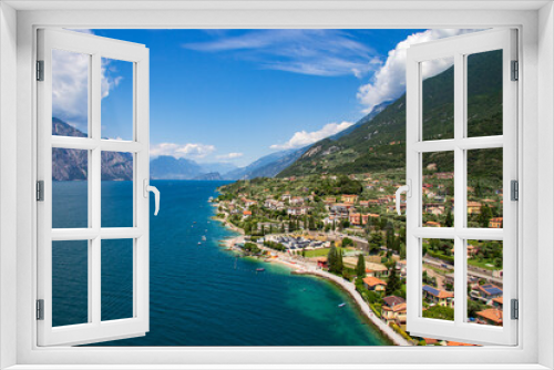 Fototapeta Naklejka Na Ścianę Okno 3D - veduta dall'alto di Malcesine, lago di Garda, Italia