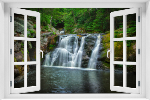 Fototapeta Naklejka Na Ścianę Okno 3D - Waterfall in the forest: Doane's Falls, MA, USA