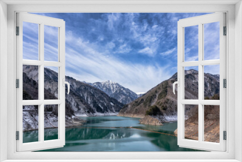 Fototapeta Naklejka Na Ścianę Okno 3D - 冬の晴れた日のダム湖