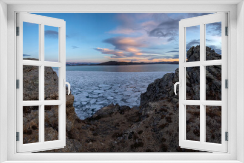 Fototapeta Naklejka Na Ścianę Okno 3D - December sunrise on Lake Baikal