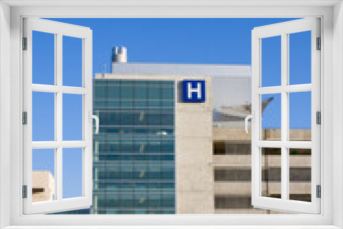 Fototapeta Naklejka Na Ścianę Okno 3D - Modern hospital and emergency sign
