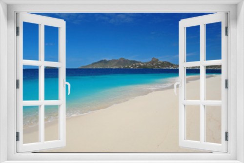 Fototapeta Naklejka Na Ścianę Okno 3D - White sand of Caribbean beach on Palm island