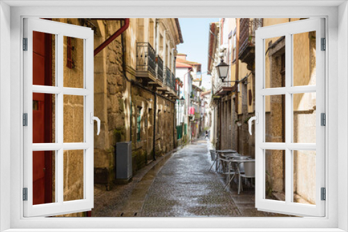 Fototapeta Naklejka Na Ścianę Okno 3D - ポルトガル　ギマランイスの旧市街の街並み
