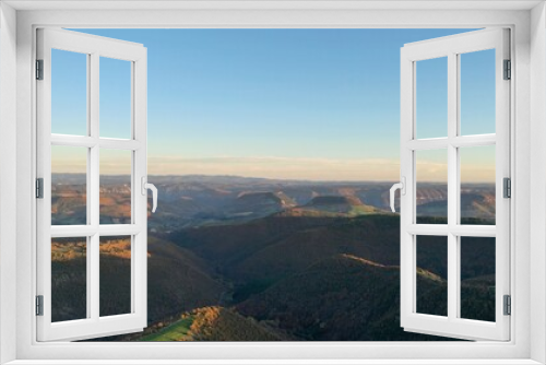 Fototapeta Naklejka Na Ścianę Okno 3D - plateau du Larzac, viaduc de Millau et causses de Lozère et de l'Aveyron soleil couchant