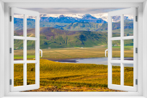 Fototapeta Naklejka Na Ścianę Okno 3D - Icelandic landscape near Dyrhólaey Viewpoint
