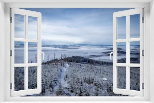Fototapeta Naklejka Na Ścianę Okno 3D - Winter trek in the mountains