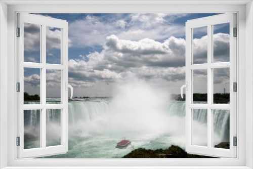 Fototapeta Naklejka Na Ścianę Okno 3D - Niagara falls horseshoe waterfall and clouds