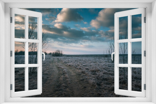 Fototapeta Naklejka Na Ścianę Okno 3D - Winter moring among fields