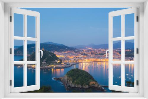 Fototapeta Naklejka Na Ścianę Okno 3D - Classic evening cityscape view of Ondaretta and La Concha beaches of San Sebastian, Basque country in Spain from high up at the Mirador del Monte Igueldo.