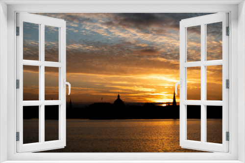 Fototapeta Naklejka Na Ścianę Okno 3D - Beautiful sunset featuring the outline of Copenhagen landmarks and waterline