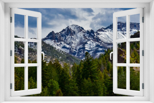 Fototapeta Naklejka Na Ścianę Okno 3D - Mountain landscape, snow in the mountains in spring in Montana